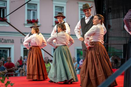 Veselo razpoloženje tudi na drugi festivalski dan Dnevov narodnih noš in oblačilne dediščine v Kamniku (35)
